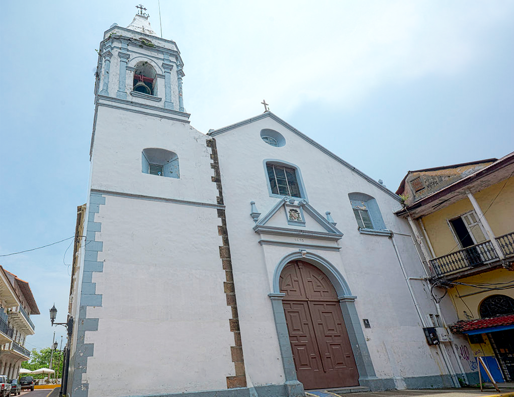 Experiences in Casco Antiguo: Museum of Colonial Religious Art and the Attractions of Avenue A