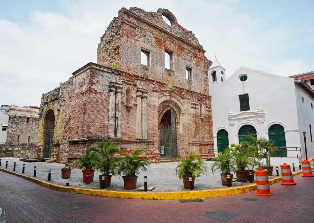 Casco Excursion: Plazas and Churches